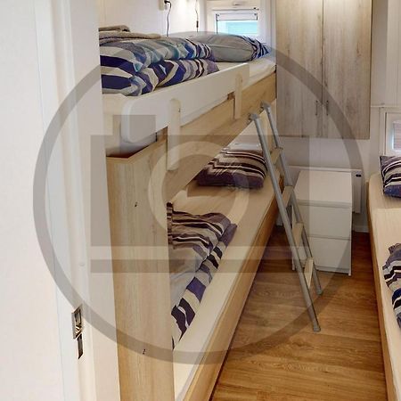 Stunning Ship In Aalsmeer With Kitchen Eksteriør billede